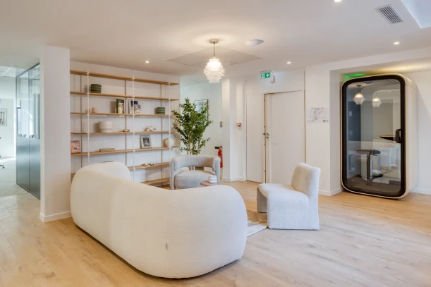 Espace indépendant - 75008 - 56 postes - 50400€