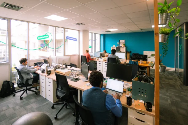 Open Space - 31000 - 4 postes - 240€