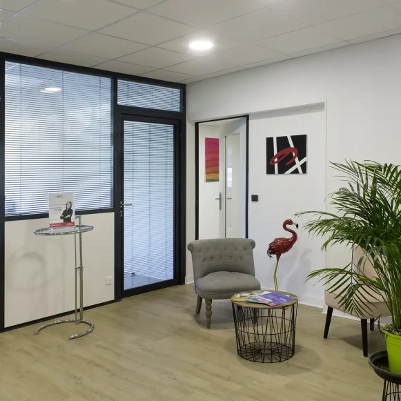 Bureau privé 15 m² 2 postes Location bureau Avenue de Creil Senlis 60300 - photo 3