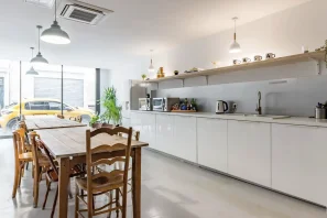 Open Space - 33000 - 16 postes - 250€