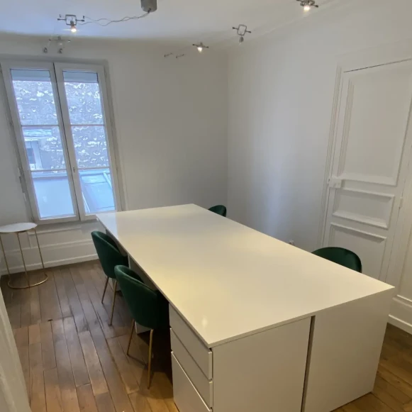 Bureau privé 20 m² 5 postes Location bureau Rue Pierre Chausson Paris 75010 - photo 1