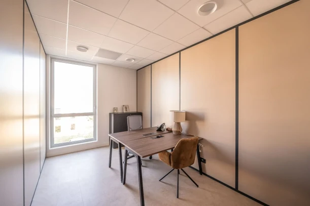 Bureau privé - 06410 - 2 postes - 750€