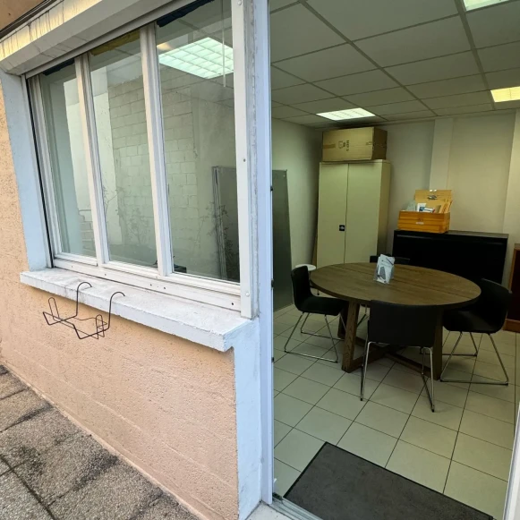 Bureau privé 17 m² 3 postes Location bureau Rue de la Croix Nanterre 92000 - photo 2