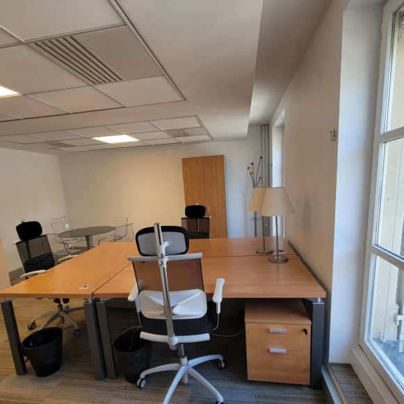 Bureau privé 23 m² 4 postes Coworking Rue Cambon Paris 75001 - photo 1