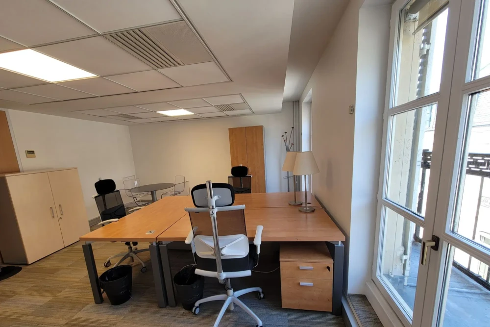 Bureau privé - 75001 - 4 postes - 3660€