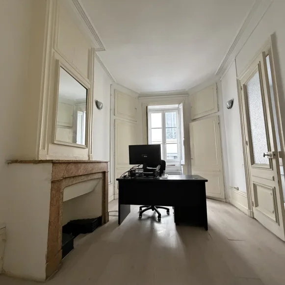 Bureau privé 16 m² 1 poste Location bureau Rue Ferrandière Lyon 69002 - photo 1