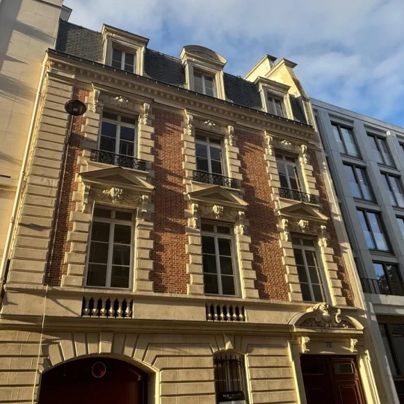 Espace indépendant 205 m² 42 postes Location bureau Rue Chateaubriand Paris 75008 - photo 1