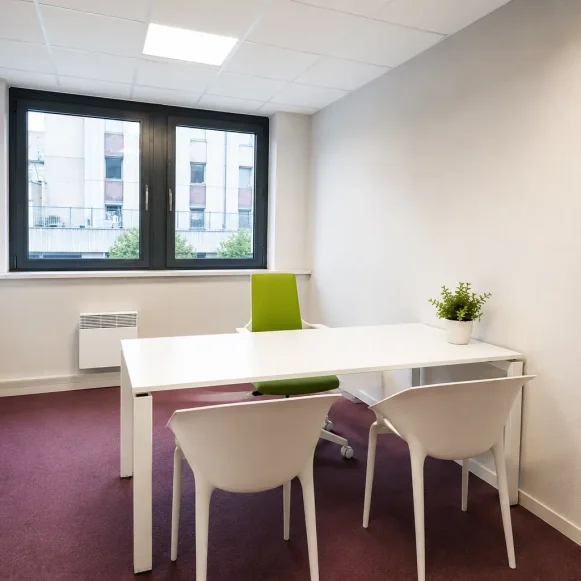 Bureau privé 11 m² 2 postes Coworking Avenue Maréchal Foch Dijon 21000 - photo 1