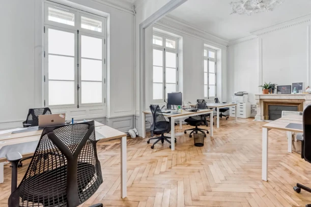 Open Space - 33000 - 1 poste - 169€