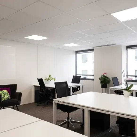 Bureau privé 38 m² 10 postes Location bureau Rue d'Aguesseau Boulogne-Billancourt 92100 - photo 1