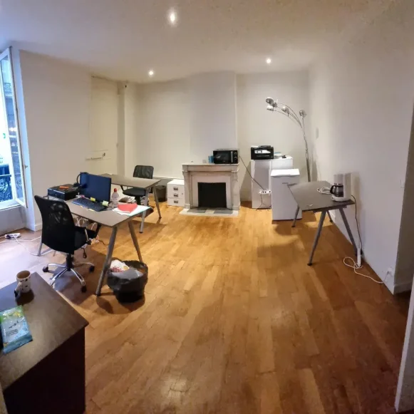 Bureau privé 25 m² 4 postes Coworking Rue de l'Arc de Triomphe Paris 75017 - photo 1