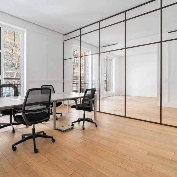Espace indépendant 247 m² 28 postes Location bureau Avenue Franklin Delano Roosevelt Paris 75008 - photo 1