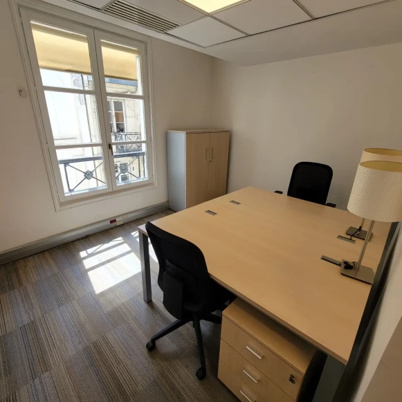 Bureau privé 11 m² 2 postes Location bureau Rue Cambon Paris 75001 - photo 2