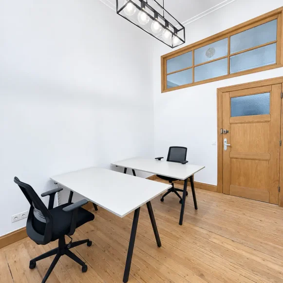 Bureau privé 15 m² 2 postes Location bureau Rue d'Anvers Tourcoing 59200 - photo 1