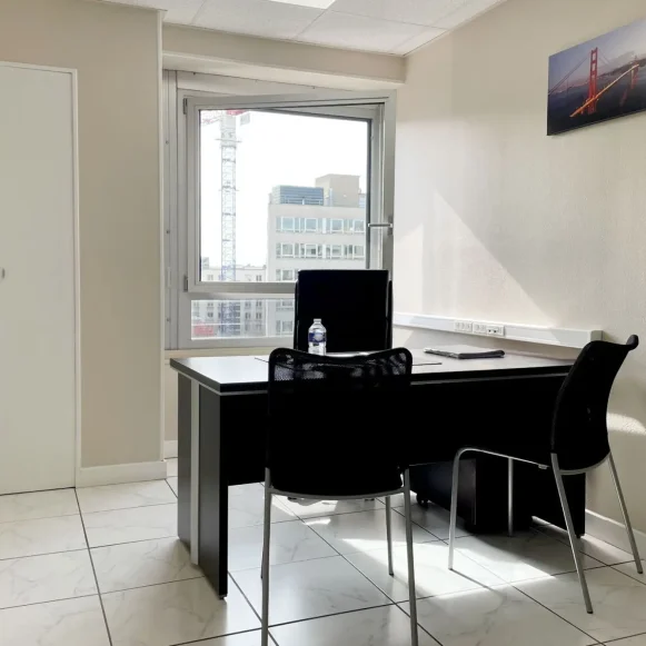 Bureau privé 12 m² 1 poste Location bureau Avenue Charles de Gaulle Neuilly-sur-Seine 92200 - photo 1