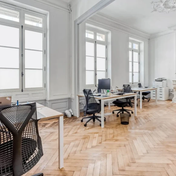 Bureau privé 39 m² 8 postes Location bureau Rue Judaïque Bordeaux 33000 - photo 6