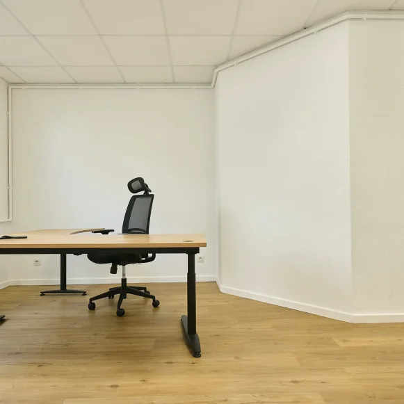 Bureau privé 15 m² 5 postes Coworking Rue de Fontenoy Lille 59000 - photo 3