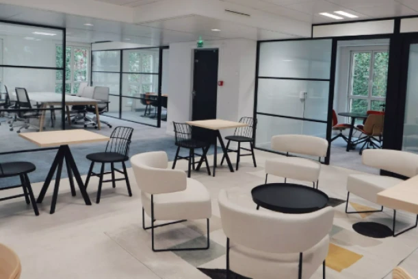 Espace indépendant - 75009 - 180 postes - 179700€