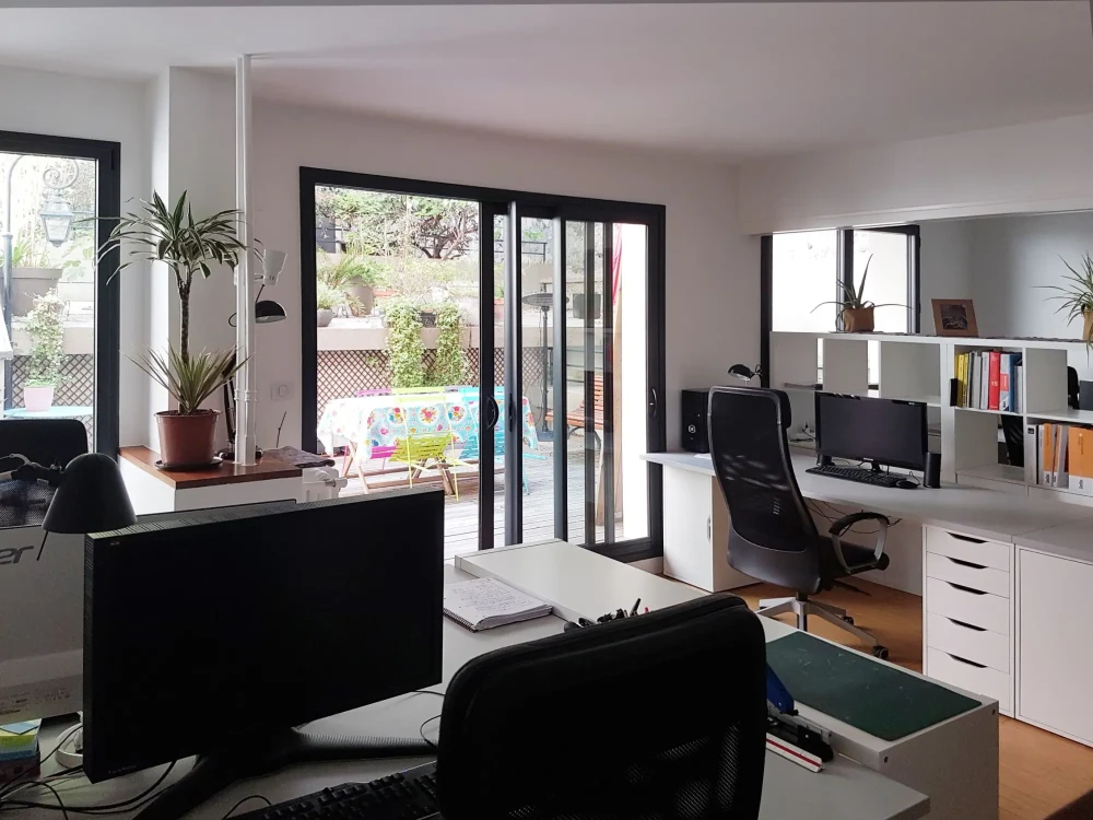 Open Space - 75011 - 1 poste - 350€