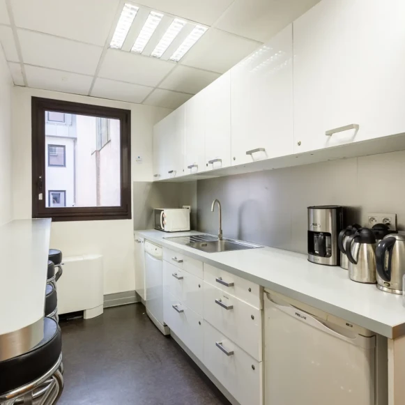 Bureau privé 8 m² 1 poste Coworking Rue des Petits Hôtels Paris 75010 - photo 9