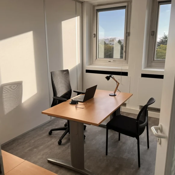 Bureau privé 10 m² 1 poste Coworking Avenue de l'Amiral Lemonnier Marly-le-Roi 78160 - photo 4