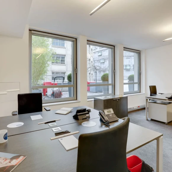 Bureau privé 20 m² 8 postes Location bureau Rue Quentin-Bauchart Paris 75008 - photo 1