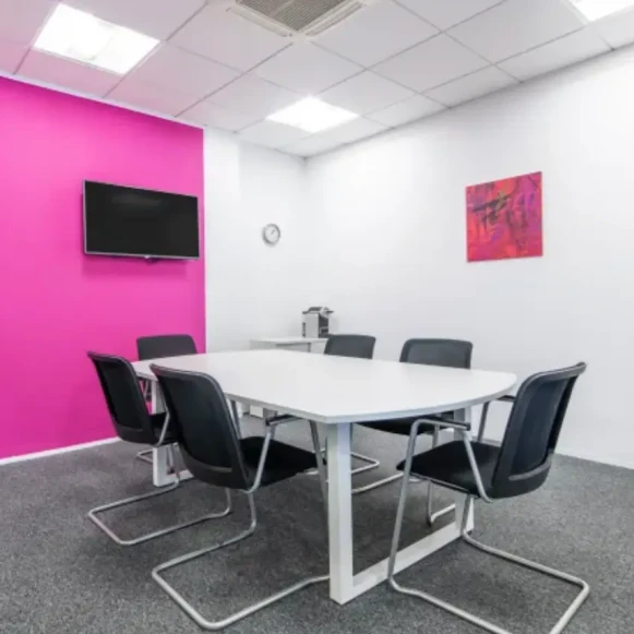 Bureau privé 12 m² 3 postes Coworking Rue des Chauffours Cergy 95000 - photo 6