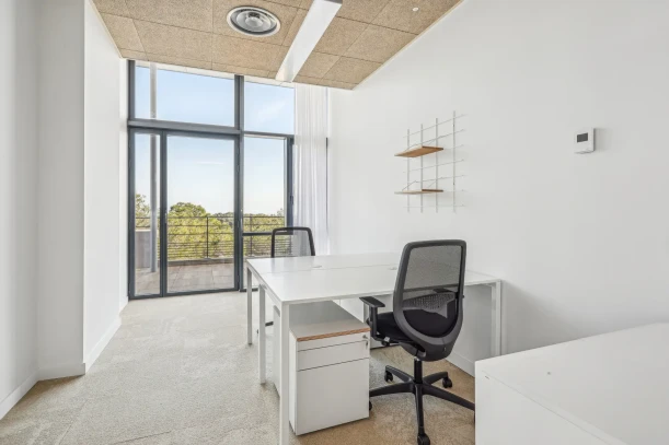 Bureau privé - 06560 - 2 postes - 1000€