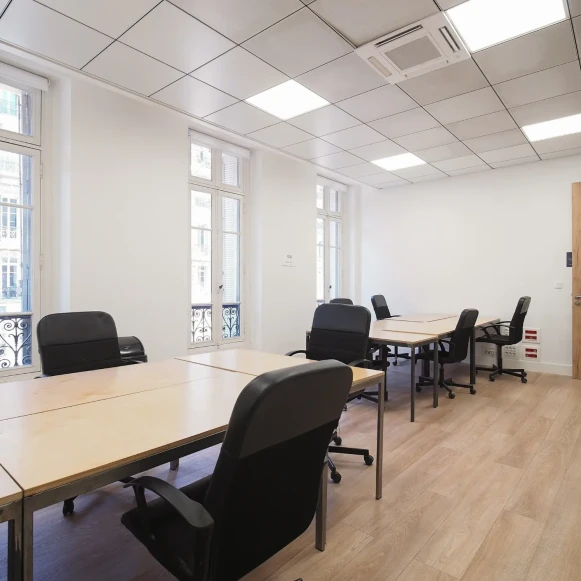 Bureau privé 30 m² 10 postes Coworking Rue de la République Marseille 13001 - photo 1