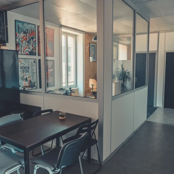 Bureau privé 22 m² 4 postes Coworking Rue Emile Decorps Villeurbanne 69100 - photo 5