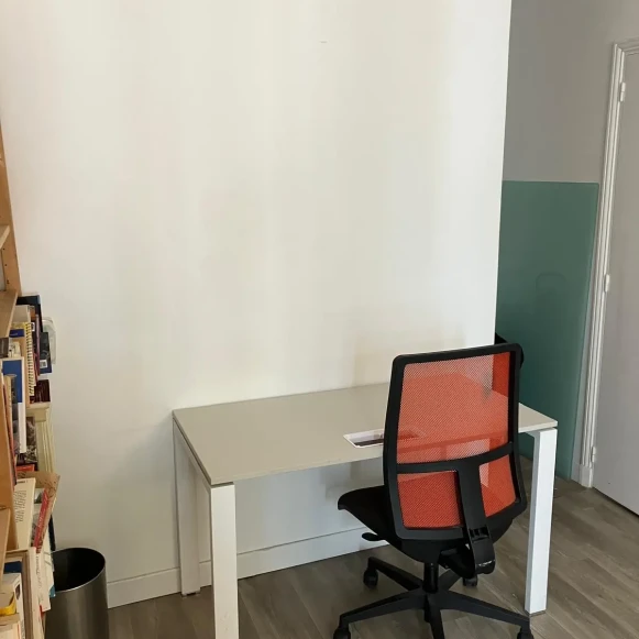 Bureau privé 20 m² 3 postes Coworking Rue de la Roquette Paris 75011 - photo 3