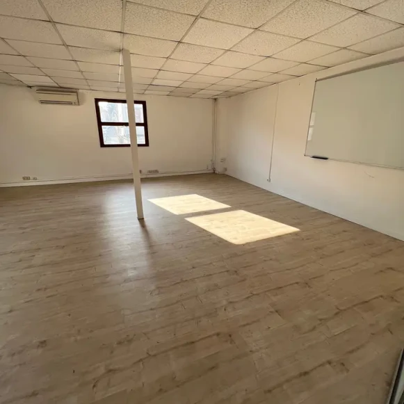 Bureau privé 40 m² 6 postes Coworking Avenue de Saint-Antoine Marseille 13015 - photo 3