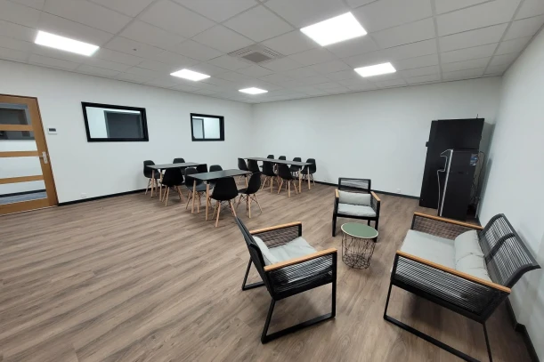 Bureau privé - 42300 - 4 postes - 725€