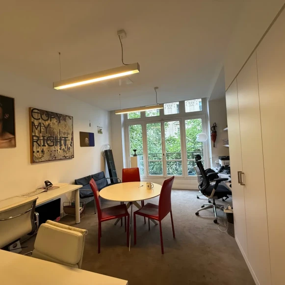 Bureau privé 25 m² 6 postes Location bureau Rue du Louvre Paris 75001 - photo 1