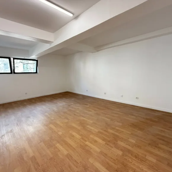 Bureau privé 28 m² 8 postes Coworking Avenue du Général Michel Bizot Paris 75012 - photo 2