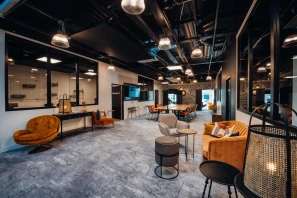 Open Space - 84000 - 50 postes - 380€