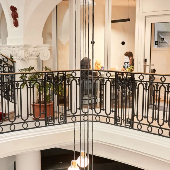 Bureau privé 23 m² 6 postes Location bureau Rue des Filles Saint-Thomas Paris 75002 - photo 1