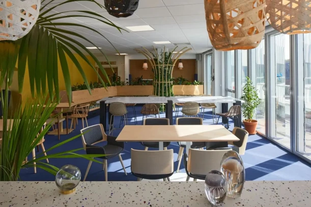 Bureau privé - 59800 - 25 postes - 10000€