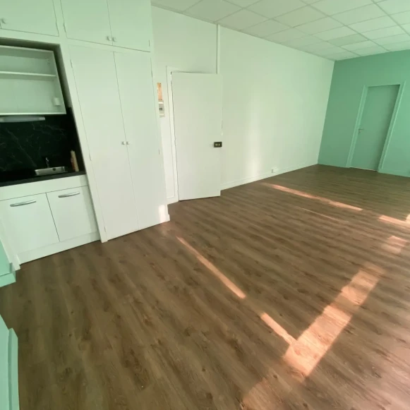 Bureau privé 32 m² 6 postes Coworking Rue Blaise Pascal Chilly-Mazarin 91380 - photo 2