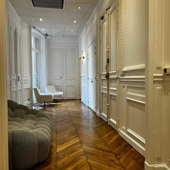 Bureau privé 31 m² 10 postes Location bureau Rue Lincoln Paris 75008 - photo 8