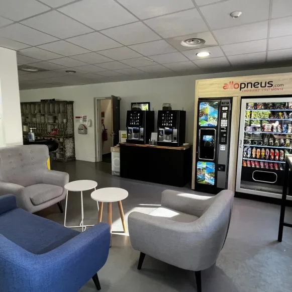 Bureau privé 130 m² 20 postes Coworking Rue de la tramontane Aix-en-Provence 13090 - photo 4