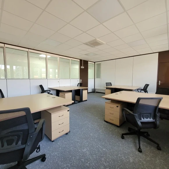 Bureau privé 30 m² 8 postes Coworking Boulevard de Valmy Roanne 42300 - photo 2