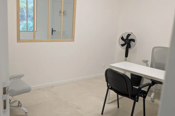 Bureau privé - 75018 - 1 poste - 1250€