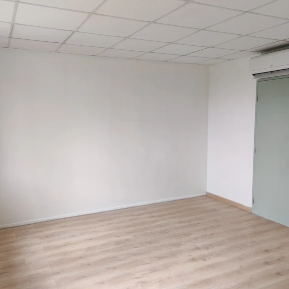 Bureau privé 16 m² 4 postes Location bureau Impasse René Couzinet Toulouse 31500 - photo 3