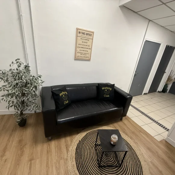 Bureau privé 12 m² 3 postes Location bureau Rue Rabelais Montreuil 93100 - photo 5
