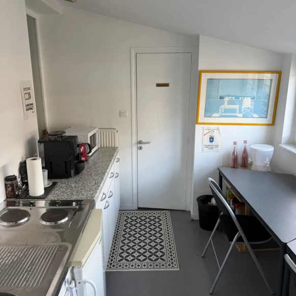 Bureau privé 30 m² 2 postes Location bureau Rue Saint-Pierre de Vaise Lyon 69009 - photo 5