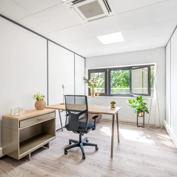 Bureau privé 12 m² 2 postes Coworking Boulevard Albert Einstein Nantes 44300 - photo 1