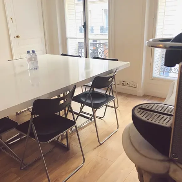 Bureau privé 25 m² 8 postes Coworking Rue de Magdebourg Paris 75016 - photo 2