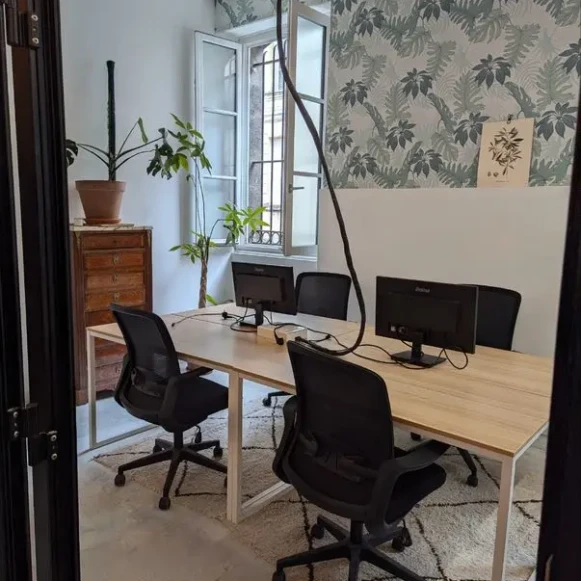 Bureau privé 19 m² 4 postes Location bureau Rue Mandron Bordeaux 33000 - photo 1