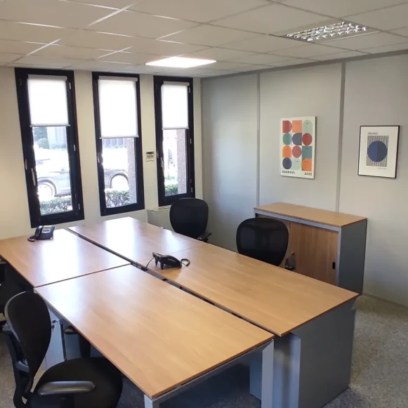 Bureau privé 25 m² 4 postes Coworking Rue de la Découverte Labège 31670 - photo 7